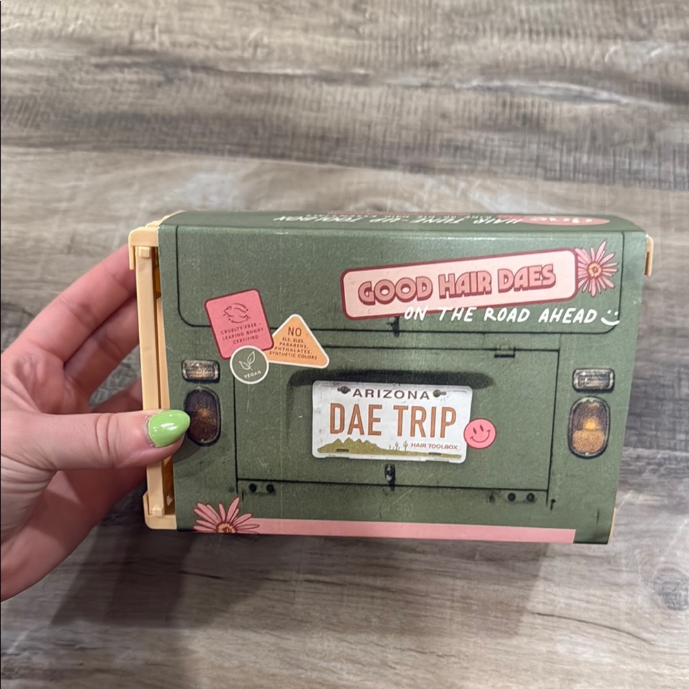 NWT Green and Pink Dae Trip Hair Tune-Up ToolBox